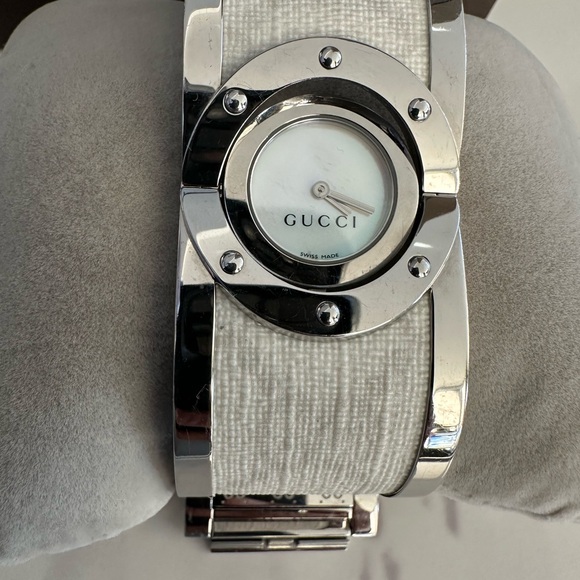 Gucci Women's YA112419 Twirl Two-Tone Stainless steel and Fabric Watch - Picture 4 of 15